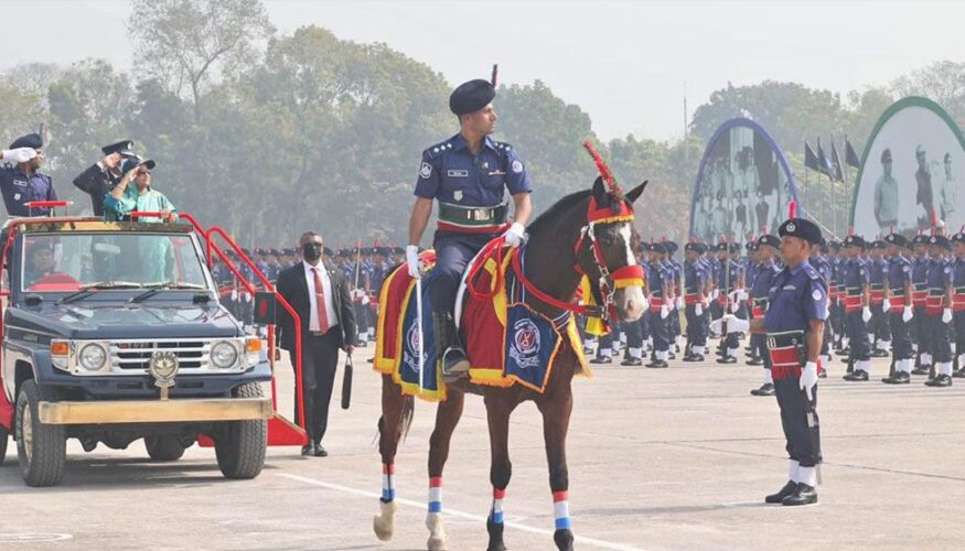 যে কারণে পুলিশের ২৫০ ক্যাডেট এসআইকে অব্যাহতি