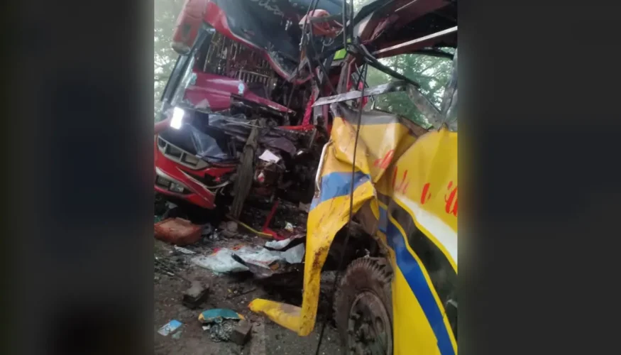 সাতসকালে দুই বাসের সংঘর্ষ, নিহত ৫
